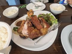-Chom Cafe and Restaurant