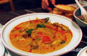 Coconut Curry Crab with Garlic Buns