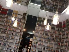 -钟书阁(松江泰晤士小镇店)