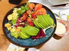 牛油果大虾蔬菜沙拉-花十悦·鲜花咖啡餐厅(振业城一期店)