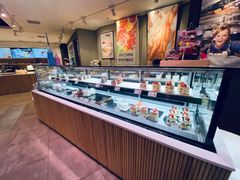 面包甜点陈列柜-巴黎贝甜(龙之梦购物中心虹口店)