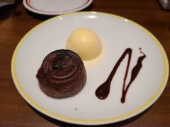 巧克力熔岩蛋糕配香草冰淇淋-萨莉亚意式餐厅(杭州滨江天街店)