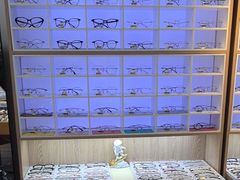 -天空之镜眼镜店蔡司依视路配镜授权零售店(望京颐堤港店)