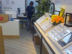 -天空之镜眼镜店蔡司依视路配镜授权零售店(望京颐堤港店)