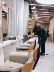 -PE SALON 