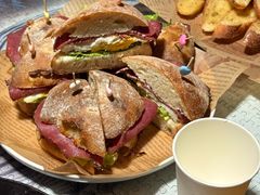 -房角石咖啡与书(吉大南校店)