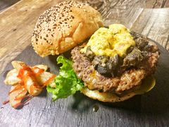 球馆汉堡-HIGH FIVE哈福手工汉堡(桂林路店)