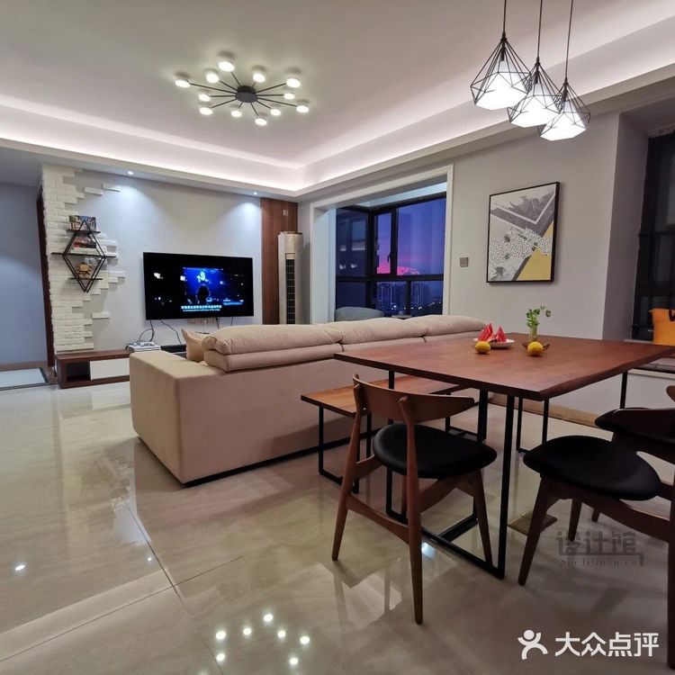 沙发不靠墙
