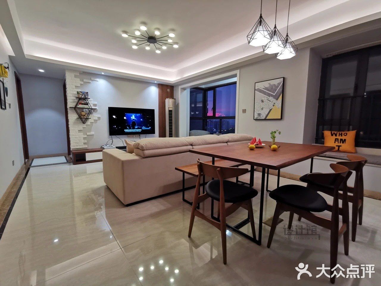 沙发不靠墙