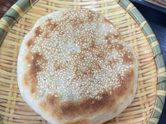 芝麻烧饼-穆得·老周家牛肉烧饼(普利街店)