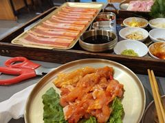 -围炉肉舍•炭烤活鳗•丹东海鲜烤肉(步行街店)