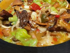 -老滇山寨•云南特色菜•地方菜•民族风情歌舞表演(金碧店)