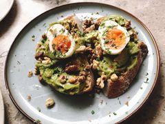 牛油果煮蛋吐司-RAC BAR(安福路店)