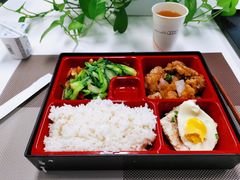 -上海冠松华奥奥迪4S店(张江店)