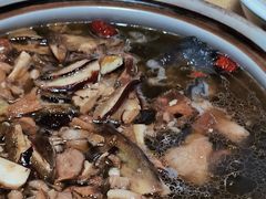 乌鸡野生菌汤-东巴谷野生菌火锅餐厅