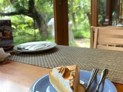 -Chom Cafe and Restaurant