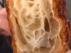 焦糖牛角包-PAPER STONE BAKERY(天环店)