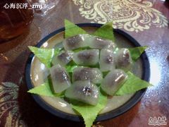 内陷是豆沙，外皮是糯米-布衣草棚风格餐厅