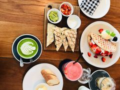 -ROAST coffee & eatery