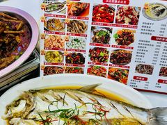 -丹水桥地锅鱼·翘嘴鲌·地方特色全鱼宴(丹江口大坝店)
