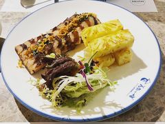 西贡炭烧烤猪颈肉配菠萝-美奈小馆·东南亚菜(福田星河COCO Park店)