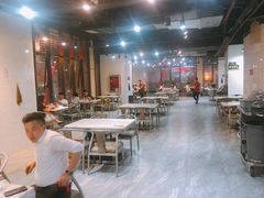 大堂-凤凰路何眼镜香辣蟹(花果园店)
