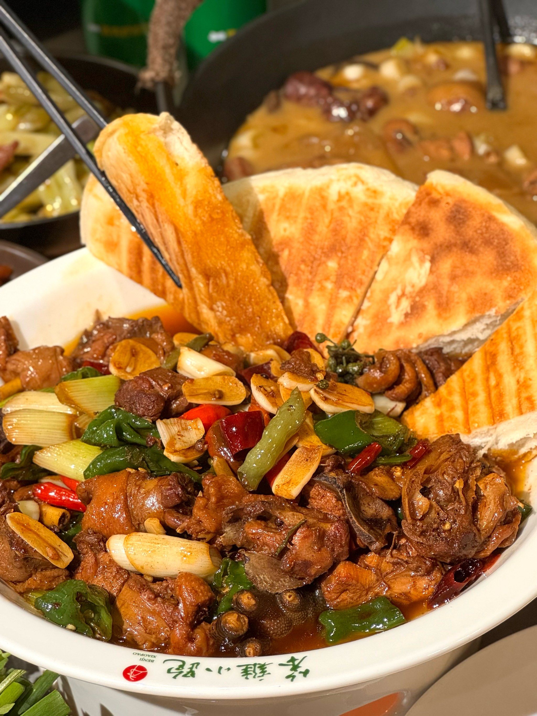 这家炒鸡简直太香了
辣度正好是可以接受的程度~
好吃量足,性价比