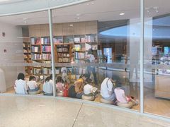 -新华文创·光的空间