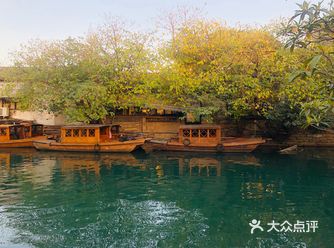 秋天最适合平江路散心 最**江路在清淤泥，水质明显比