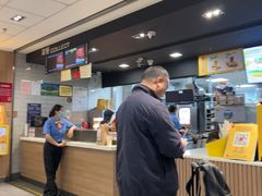 -麦当劳(上海虹桥站30B检票口楼上)