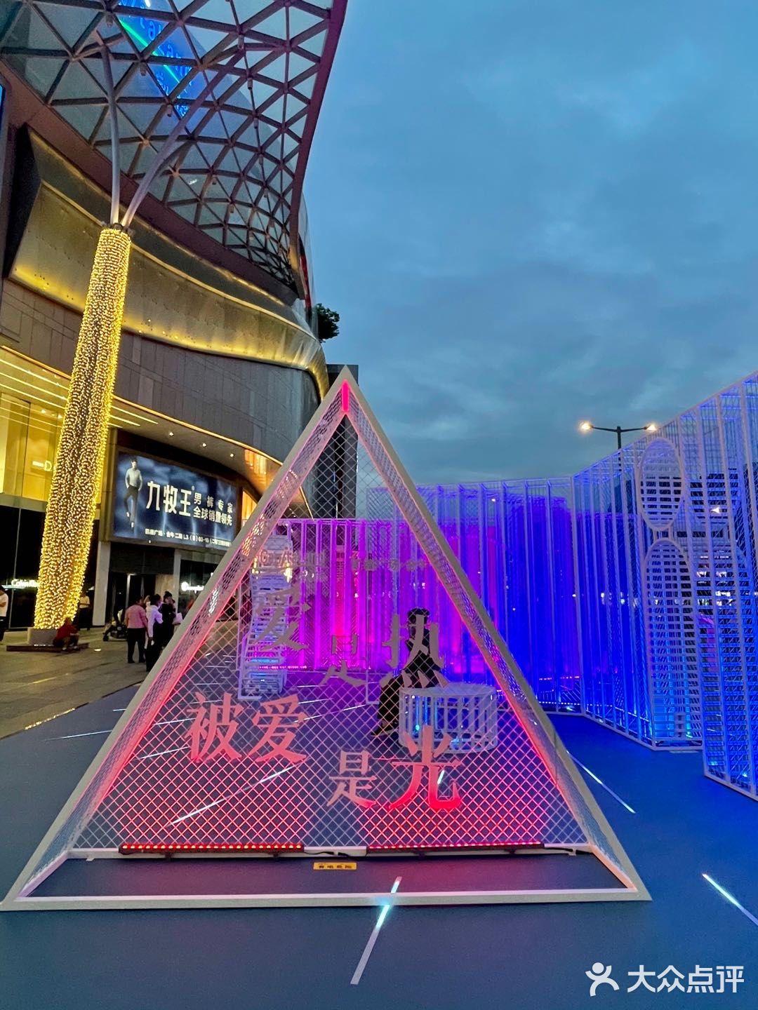 成都看展 | 520超浪漫光影展，去表达去感受