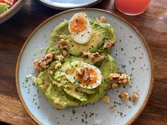 牛油果煮蛋吐司-RAC BAR(安福路店)