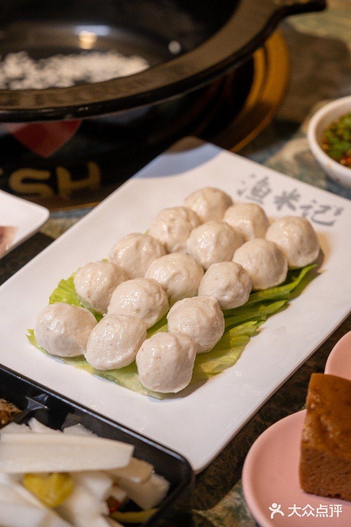 男朋友在火锅店给我煮粥，好感动🥲