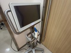 -瑞尔齿科(南京东路名人诊所)