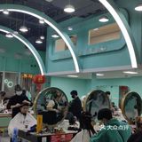 很有特点和记忆点的发型设计店