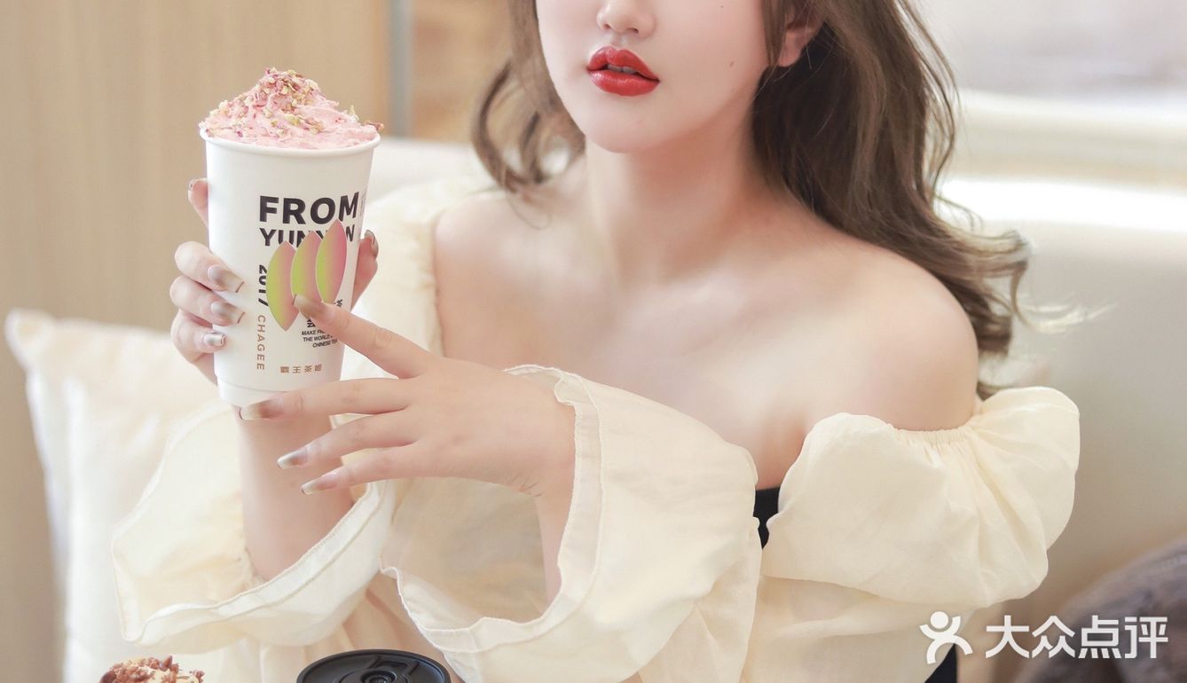 仙女奶茶/霸王茶姬新品是给仙女喝的吧！
