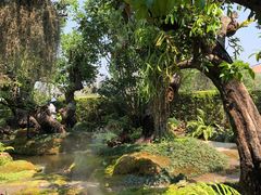 -Chom Cafe and Restaurant