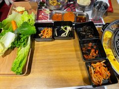 -青瓦炭韩潮烤肉(花园道店)
