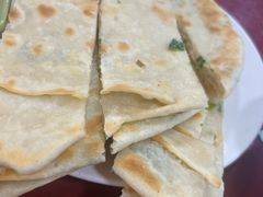 葱花饼-北京龙庆四季香农家饭庄·灶台鱼·碳烤虹鳟鱼(龙庆峡店)