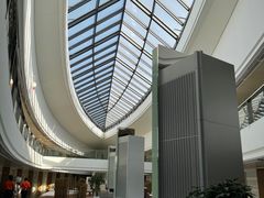 -上海滴水湖皇冠假日酒店