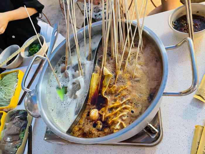 蜀儿郎市井串串-"99在小寨金莎国际后广场,附近很热闹,周.