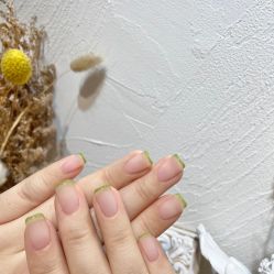 -花岐款式专研健康美甲沙龙