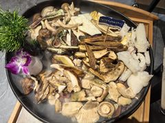 -一朵菌·野生菌探索家火锅(南亚店)