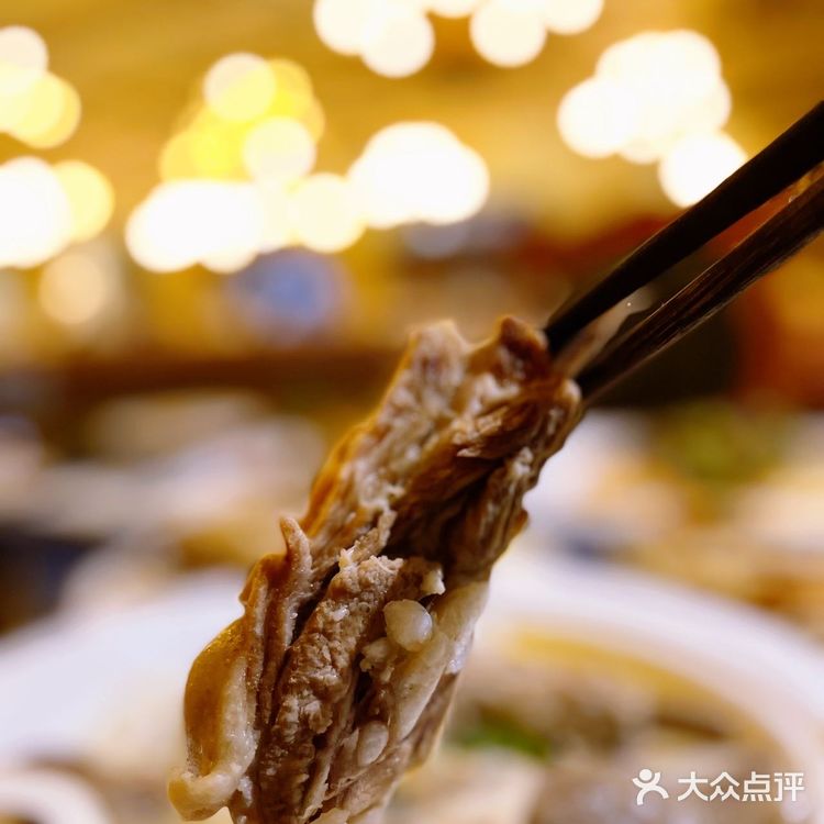 吃丝绸美食置办龙年年货就来伊带伊路喽