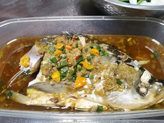 -阿瓦山寨·湘菜现炒·剁椒鱼头王(咸阳总店)