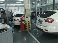 -上海华裕比亚迪4S店