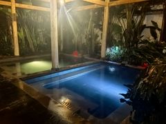 -腾冲洞山温泉村