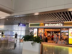 -麦当劳(上海虹桥站30B检票口楼上)