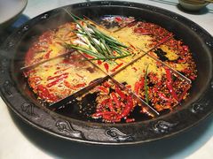 -渝嘴小老弟老火锅(华新村店)