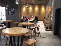 大堂-星巴克臻选(舟山凯虹广场店)